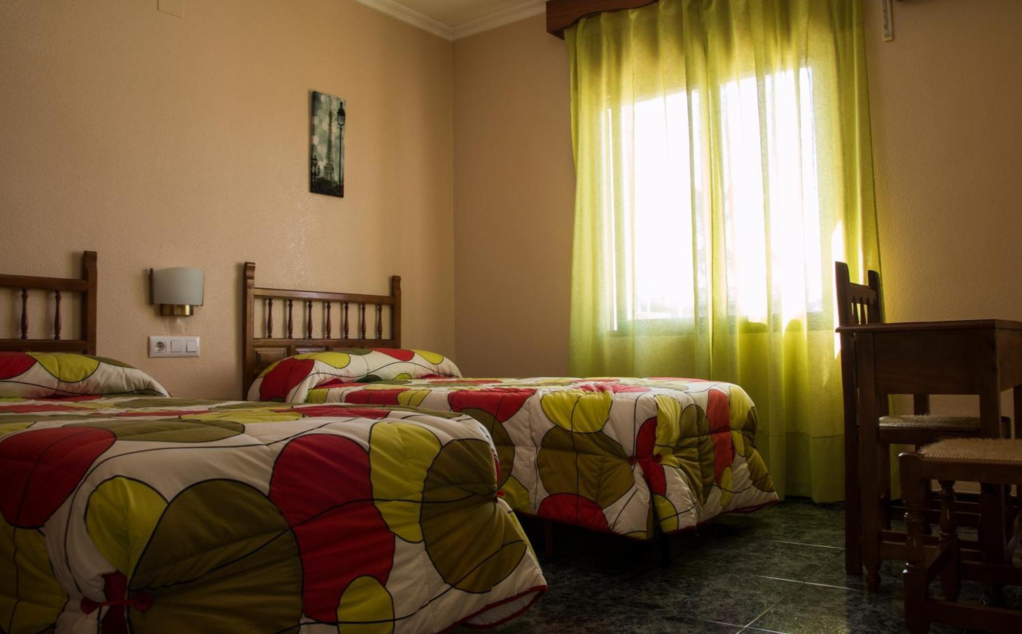 Hostal Restaurante El Cary Montemayor Buitenkant foto